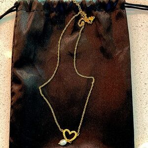Costume Gold Necklace with faux pearl pendant